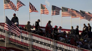 Избирателната колегия в САЩ започна да гласува за президент Тримата