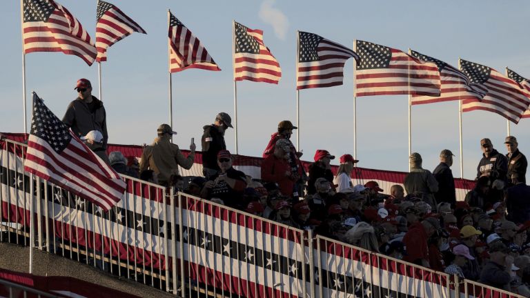 Избирателната колегия в САЩ започна да гласува за президент. Тримата