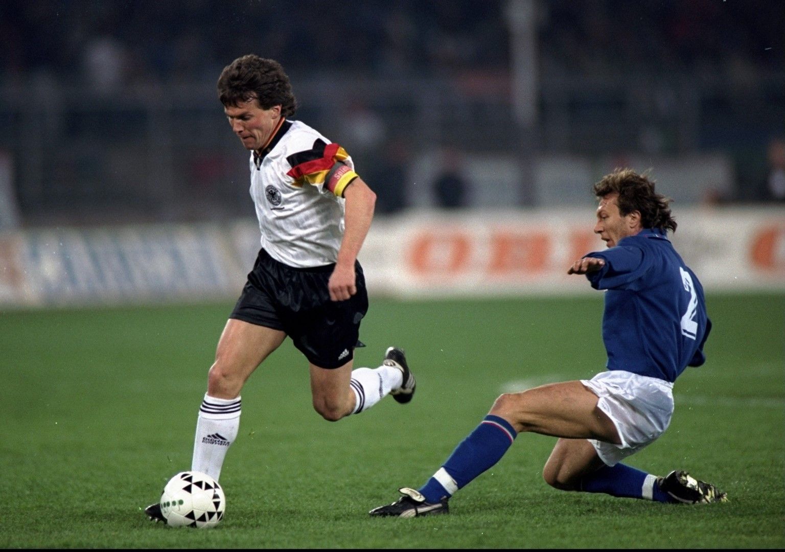 Полузащитник: Лотар Матеус (Германия) Непримирим, еднакво добър като дефанзивен и офанзивен футболист, играещ с двата крака, притежаващ страхотна издръжливост. Машина. Вероятно най-силното впечатление за него остава Мондиал 1990, когато бе лидер на отбора на Германия, спечелил титлата. Така и не успя да вдигне трофея в Шампионската лига, но обяснимо е считан за един от най-силните халфове в историята.