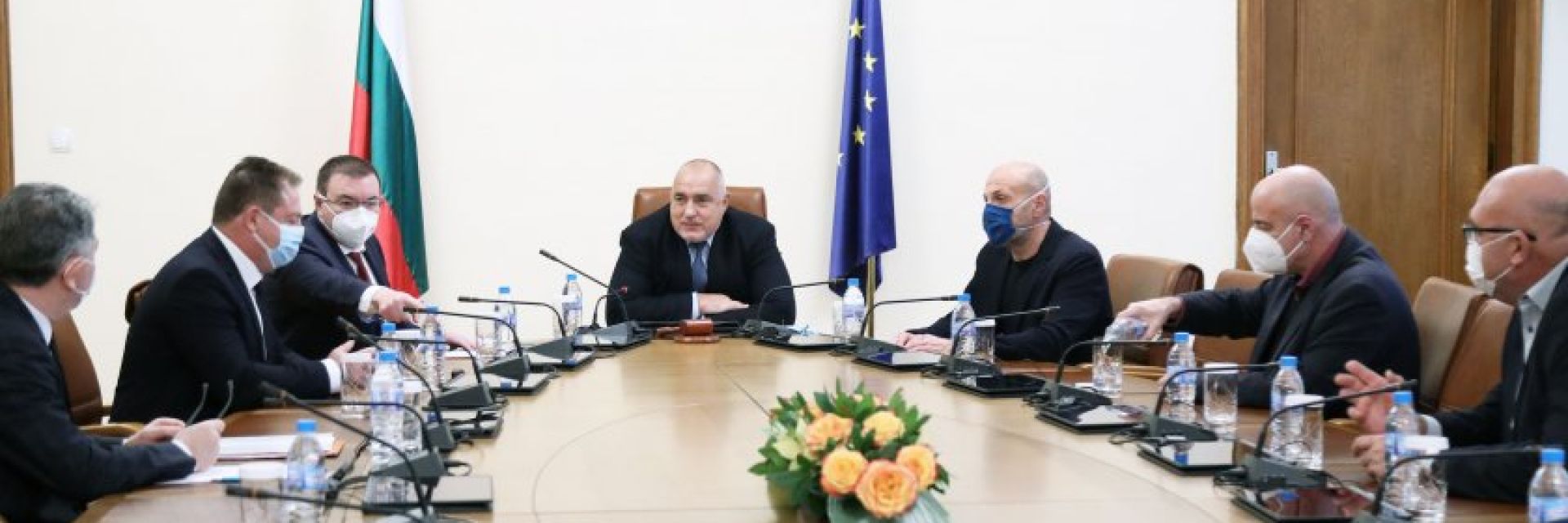 Антигенните тестове стават безплатни, ще карантинират с тях 
