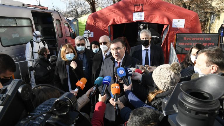 Първият ваксинационен център за имунизация срещу COVID-19 е пред Столичната