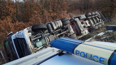 49 годишен шофьор на ТИР загина на място след като управляваният