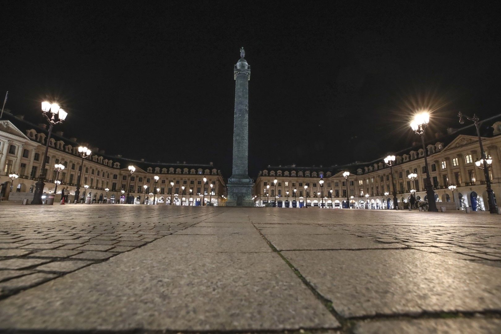 Площад Вандом в Париж - кога е бил така пуст, никога, освен на 15 декември вечерта