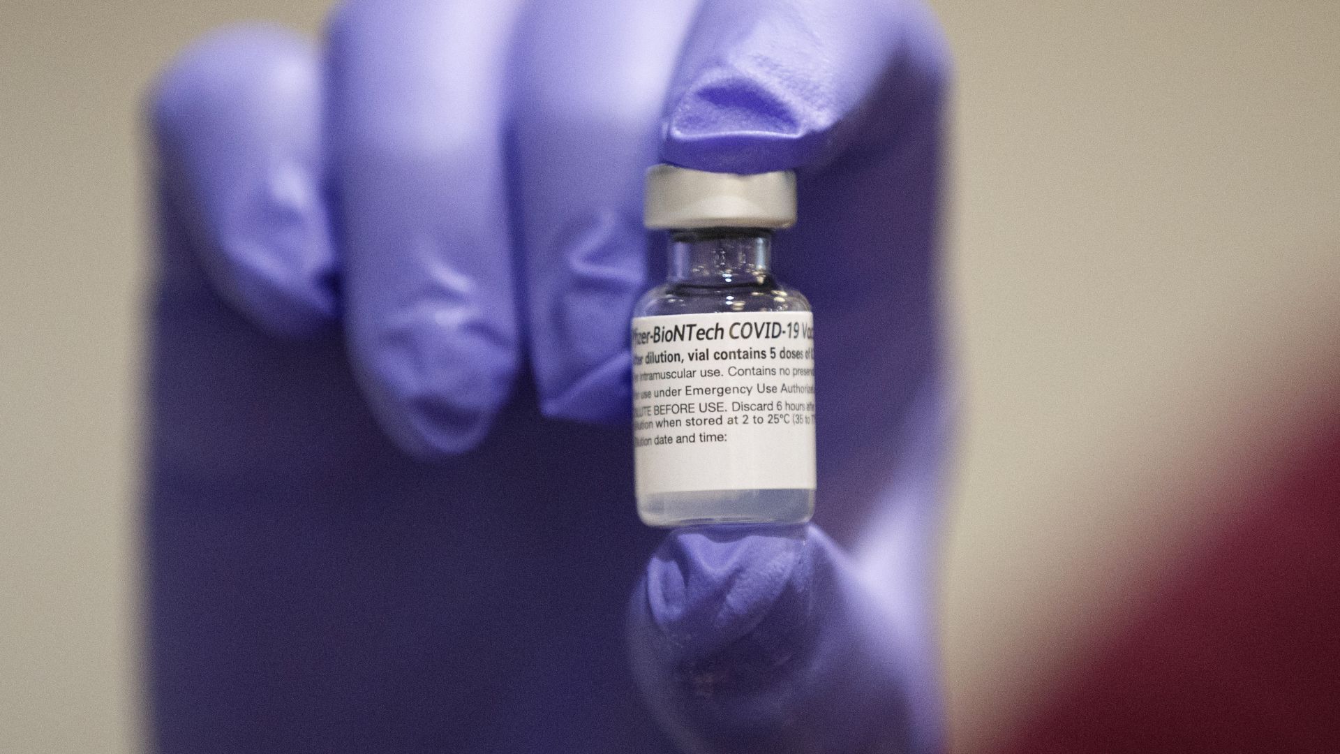 РНК-ваксините могат да се слагат дори и ако човек е скрит носител на вируса