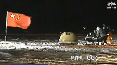 Китайската сонда с проби от Луната се завърна на Земята (видео)