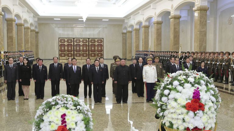 Виж още Севернокорейският лидер Ким Чен-ун и други висши севернокорейски