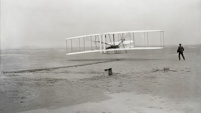 Годишнина от първия полет на самолет в историята (снимки)