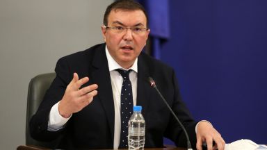 Около 1 3 от медиците от първата линия в битката с коронавируса