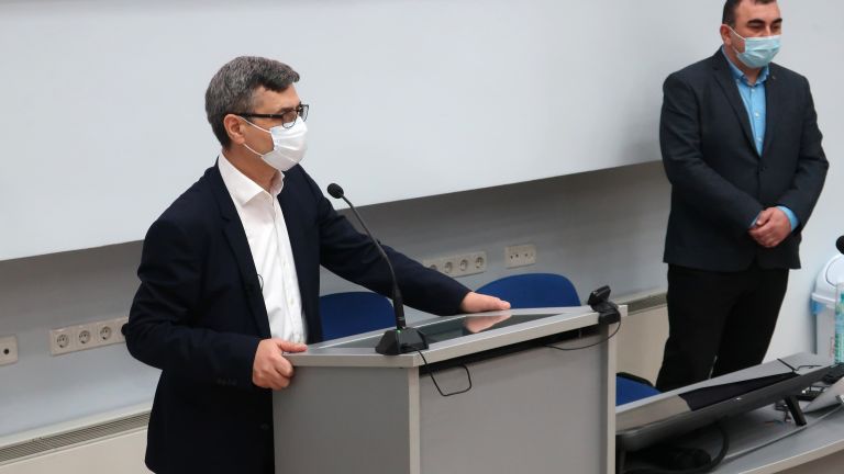 В Плевен екип от онкохирурзи, под ръководството проф. д-р Добромир