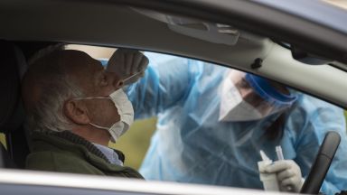 По строги мерки срещу разпространението на коронавируса се въвеждат в три