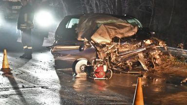 Загинал и ранени при сблъсък между джип "Порше Кайен" и кола в София (снимки)