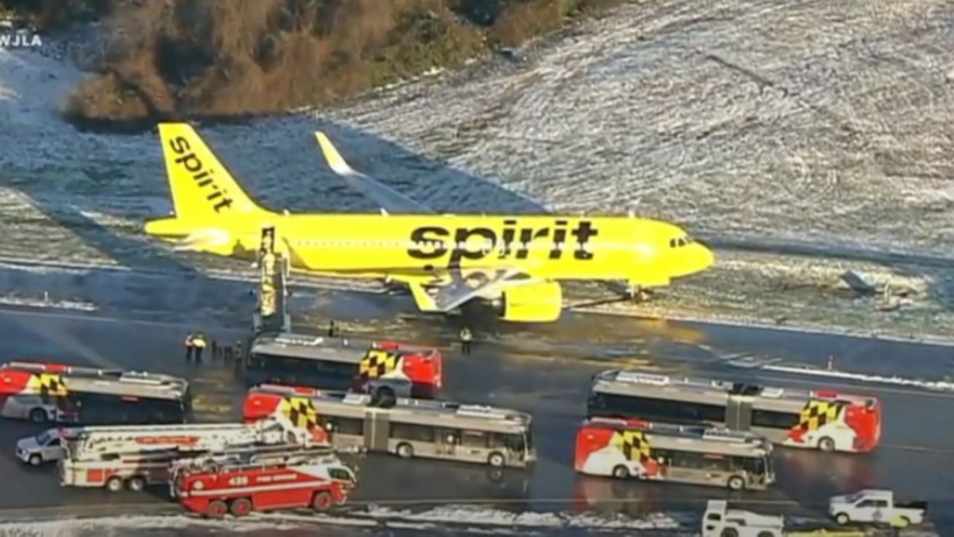 Пътнически самолет излезе от пистата за кацане в САЩ (видео)