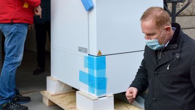 Фризер за съхранение на над 580 000 ваксини бе доставен