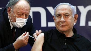Израелският премиер Бенямин Нетаняху днес пръв в страната се ваксинира