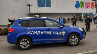 Екипи на жандармерията и частни охранители контролират спазването на противоепидемичните