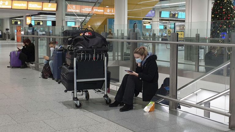 Хиляди чужденци и туристи напуснаха Великобритания в последните часове преди