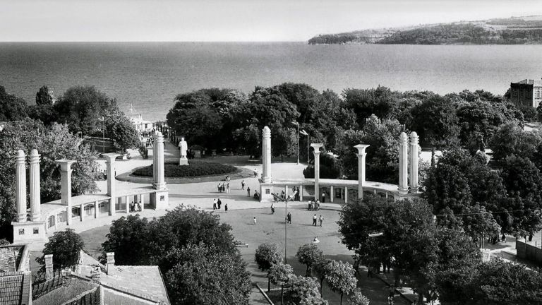 На 20 декември преди 71 години Варна е прекръстена на