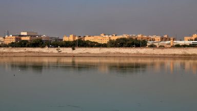 Най малко осем ракети Катюша паднаха вчера в силно укрепената Зелена