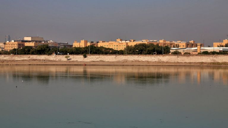 Най-малко осем ракети Катюша паднаха вчера в силно укрепената Зелена