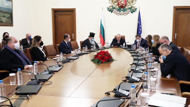 България ще дари част от всяка пратка ваксини срещу COVID-19,