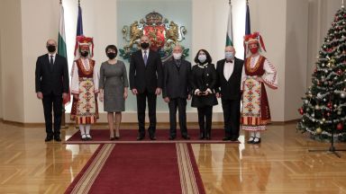 Президентът Румен Радев връчи Почетния знак на държавния глава на