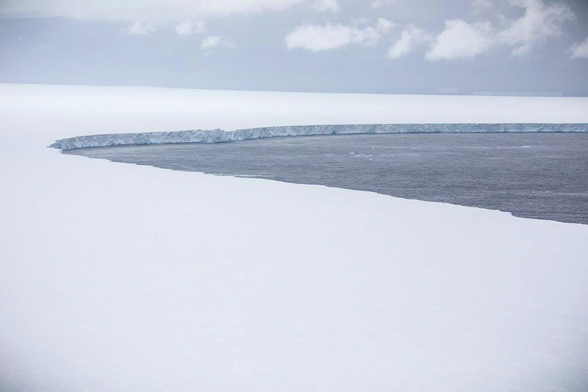 Най-големият айсберг в света се носи из Южния океан (сн. архив)