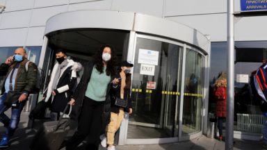 На летище София кацна първият самолет с българи от Великобритания