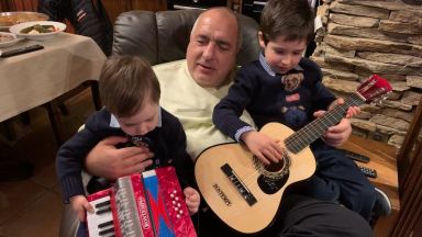 В навечерието на Коледа премиерът Бойко Борисов публикува снимка във