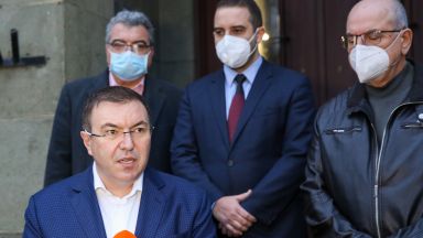 Здравният министър проф Костадин Ангелов потвърди при посрещането на първите