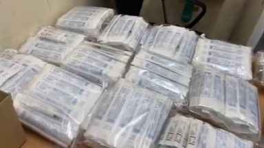 Близо хиляда дози от ваксината срещу коронавирус пристигнаха при засилени