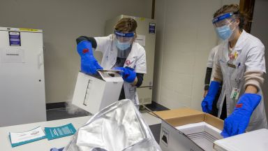 Американската администрация по храните и лекарствата заяви че замразени флакони