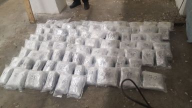 Митническите служители откриха над 33 кг канабис в лек автомобил