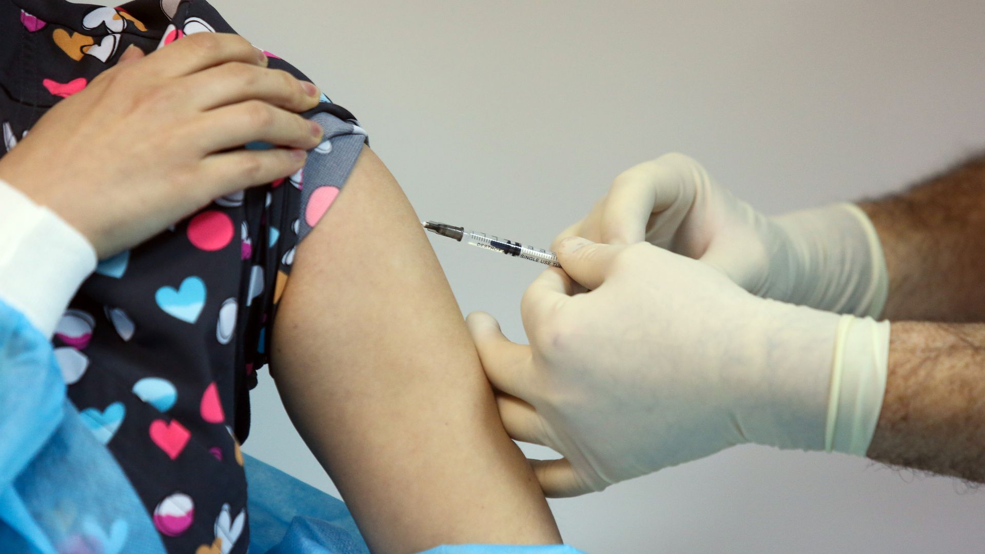 52-годишна от Димитровград е първата българка с ваксина срещу Covid-19 в Гърция