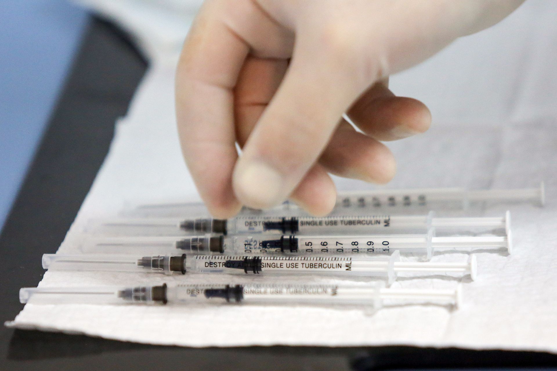 57-те шишенца с ваксини били открити извън хладилниците