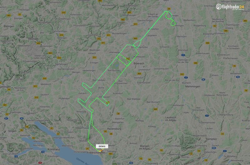 Пилот очерта гигантска спринцовка в небето в чест на ваксинирането срещу Ковид-19 в Европа