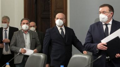 Ген проф Венцислав Мутафчийски продължава да стои зад всяко от