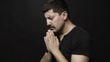 Християнската религия като най голяма световна религия е и най засегната от