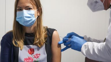 Първите ваксини са поставени преди 6 месеца и има публикации