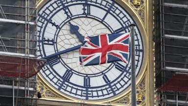 Посолството ни в Лондон е оказало съдействие на група български