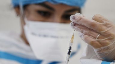 Великобритания регистрира рекордните над 41 хиляди нови случая на коронавирус