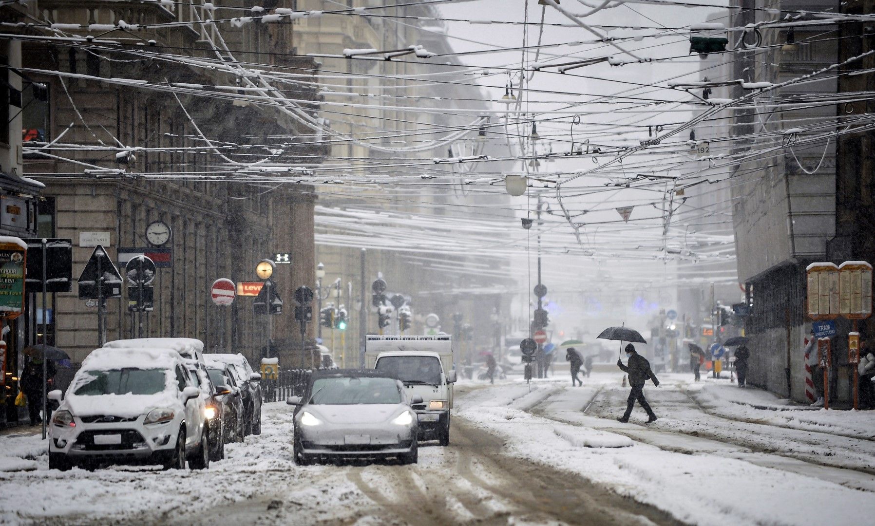 Милано побеля след силен снеговалеж в понеделник, 28 декември