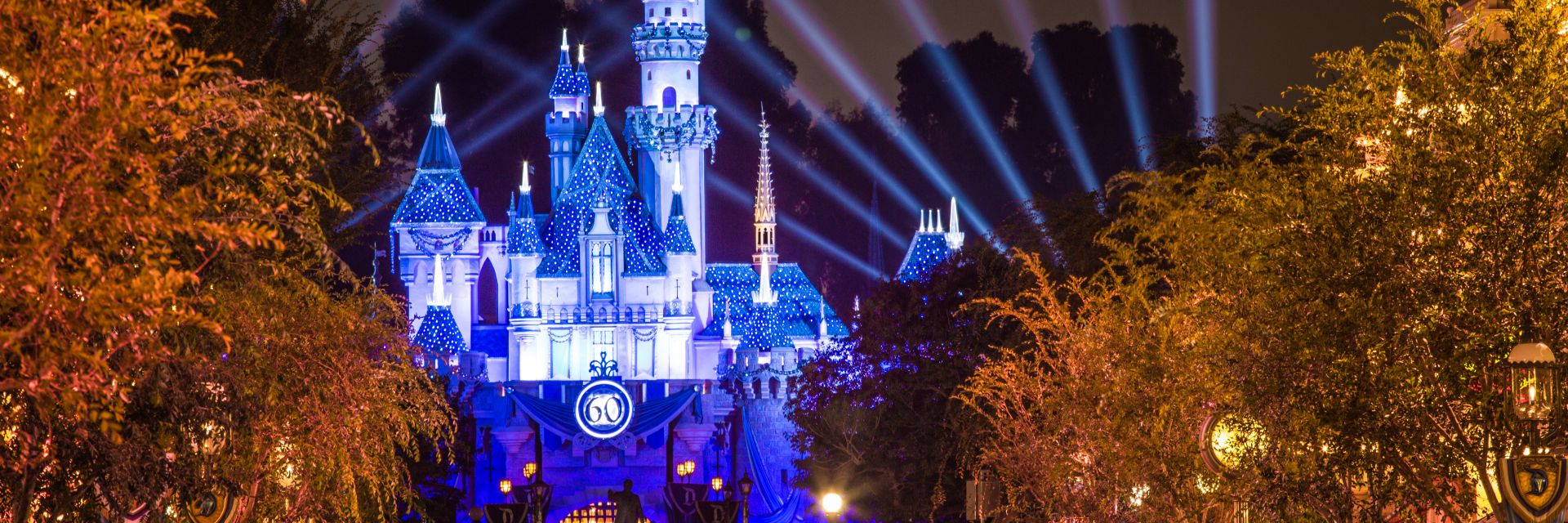 Коледната магия не помогна на Дисниленд: Улица "Буена Виста" ще пустее и през лятото