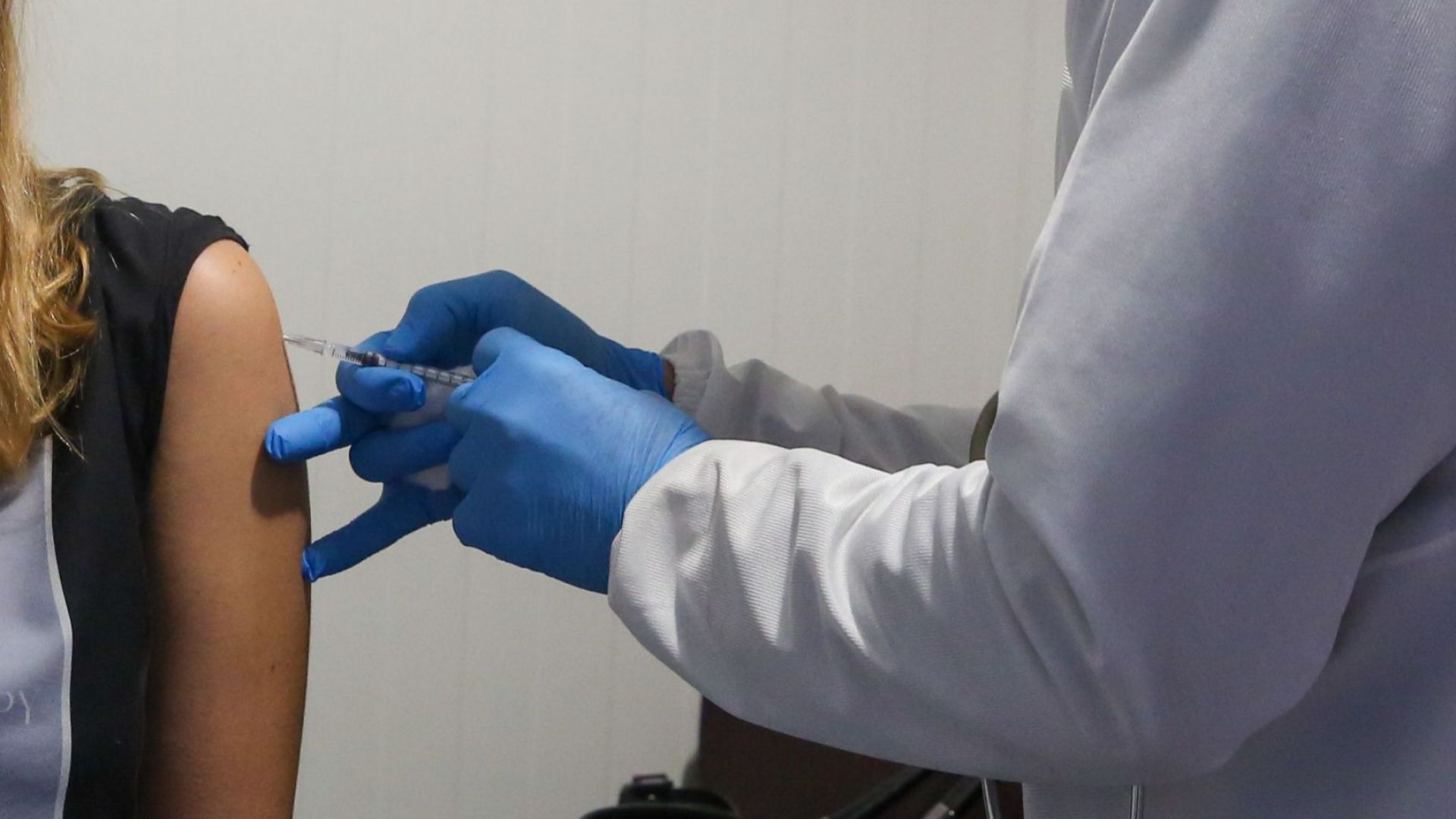 Започна имунизацията срещу коронавирус на личните лекари в София