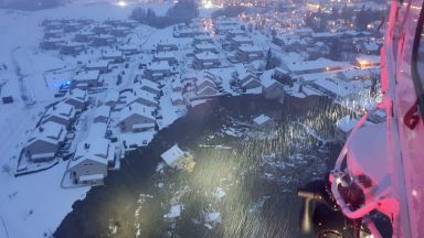 Свличане на земни маси засегна жилищен район край норвежката столица