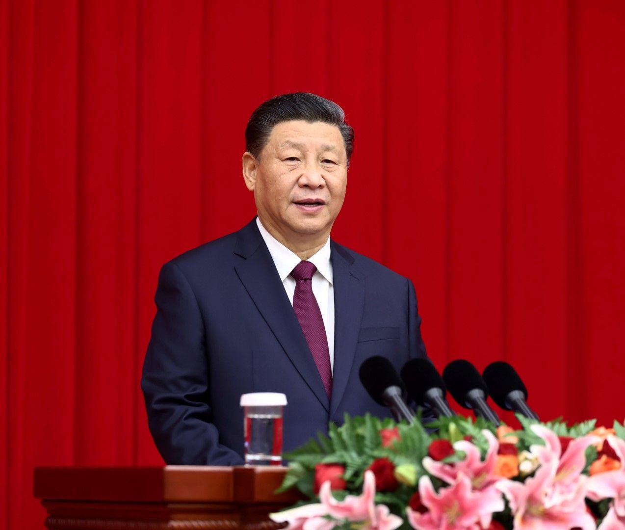 В новогодишното си обръщение президентът Си Цзинпин каза, че хората по целия свят трябва да приложат съвместни усилия, за да разсеят тъмните облаци на пандемията от КОВИД-19