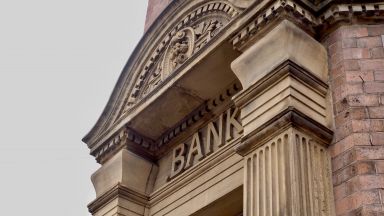 Печалбата на банките за 11-те месеца на 2020 г. се сгромолясаха - спадът е с над 43%