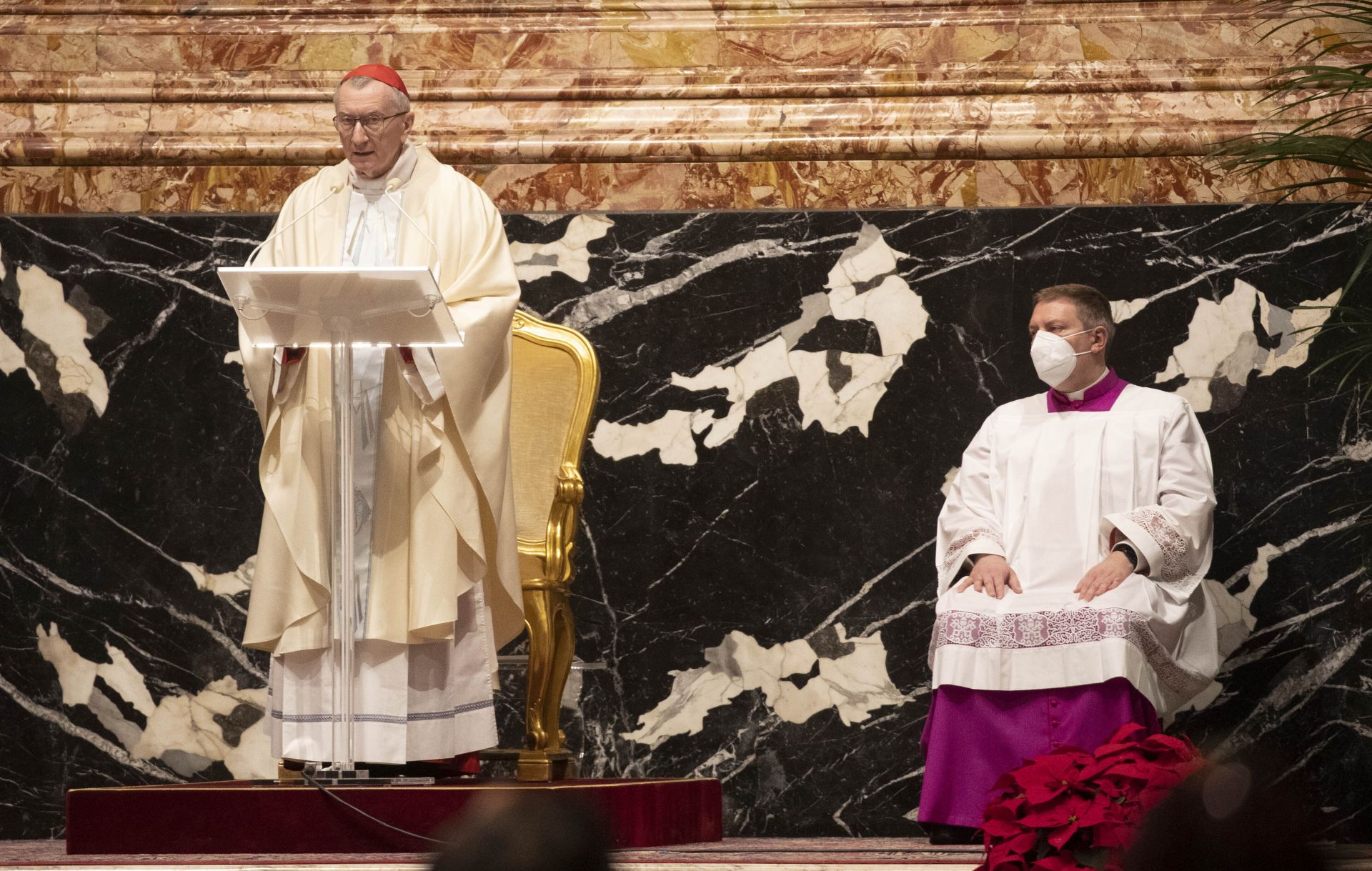 Вместо папата, новогодишната меса беше отслужена от кардинал Джовани Батиста Ре