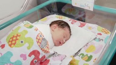 Първото бебе родено в България през 2021 г е проплакало