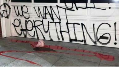 Вандали са разбили домовете на председателя на Камарата на представителите