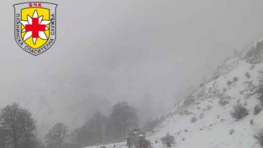 Изключително лошото време ураганен вятър и гъста мъгла накара